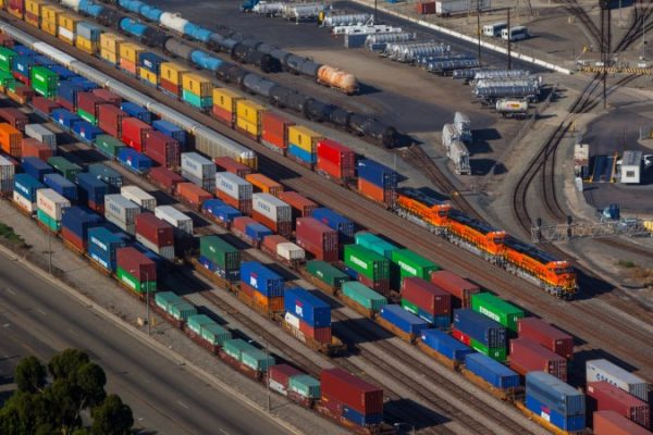 Transportasi Multimoda vs Intermoda: Apa Perbedaannya dan Mana yang Lebih Efisien?